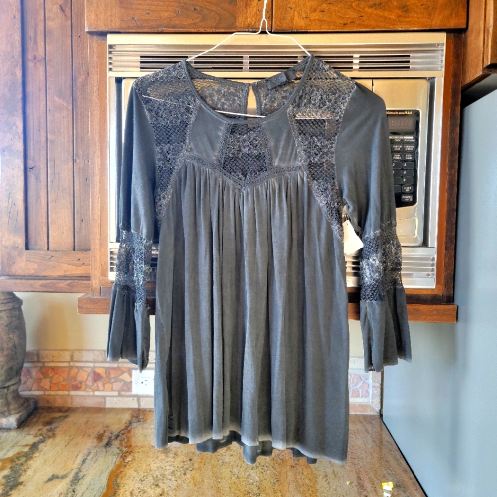 Lacey shirt small